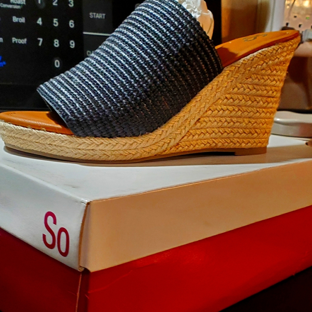 Wedge shoes